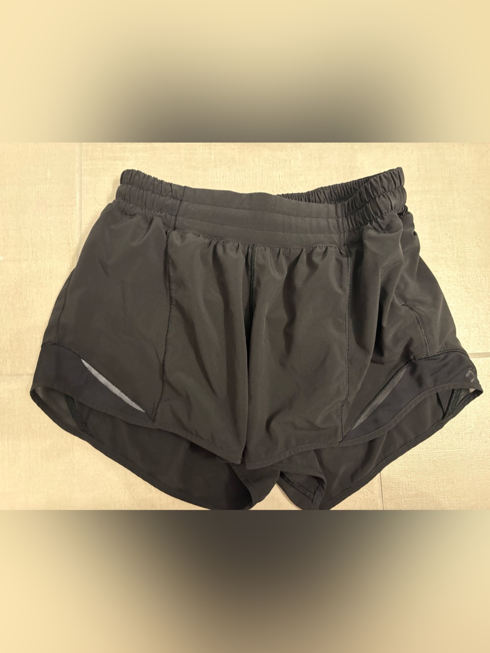 Lululemon Hottie Hot Size 6 Shorts Black